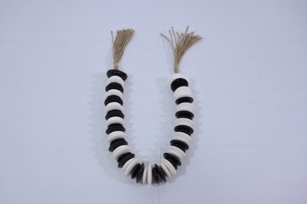 Black & White Round Beads Necklace