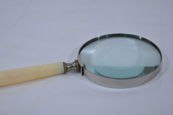 Multi-Color Resin Bead Style Magnifier