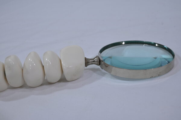 Multi-Color Resin Bead Style Magnifier