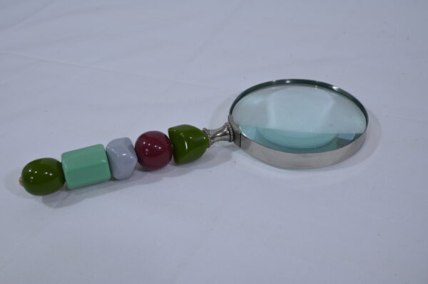 Multi-Color Resin Bead Style Magnifier