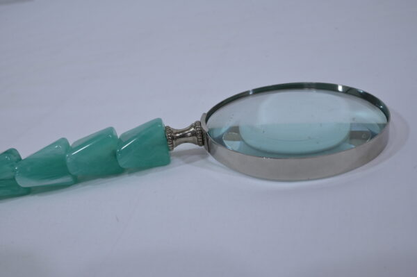 Multi-Color Resin Bead Style Magnifier