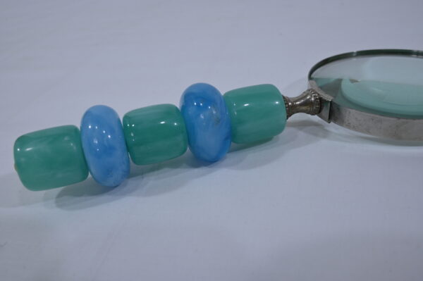 Multi-Color Resin Bead Style Magnifier