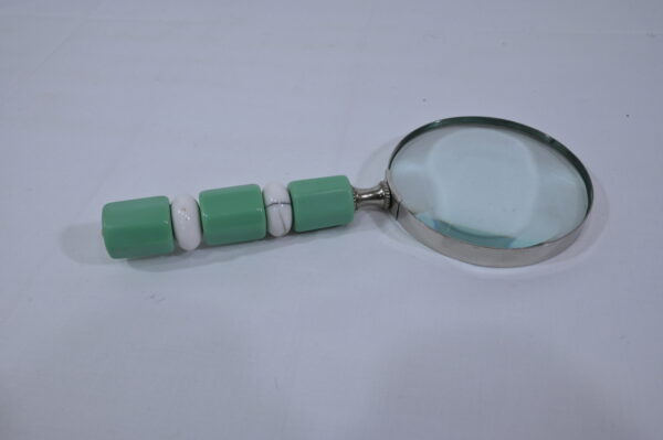 Multi-Color Resin Bead Style Magnifier