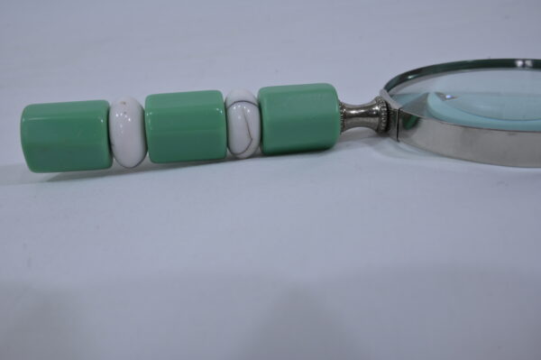 Multi-Color Resin Bead Style Magnifier