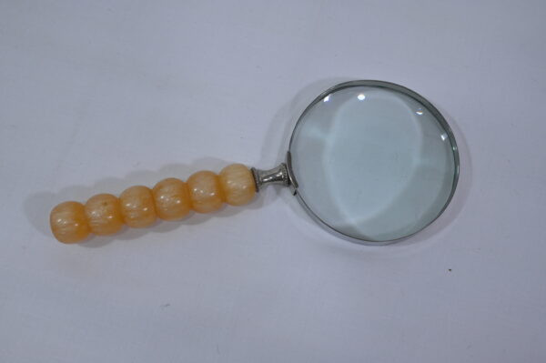 Multi-Color Resin Bead Style Magnifier