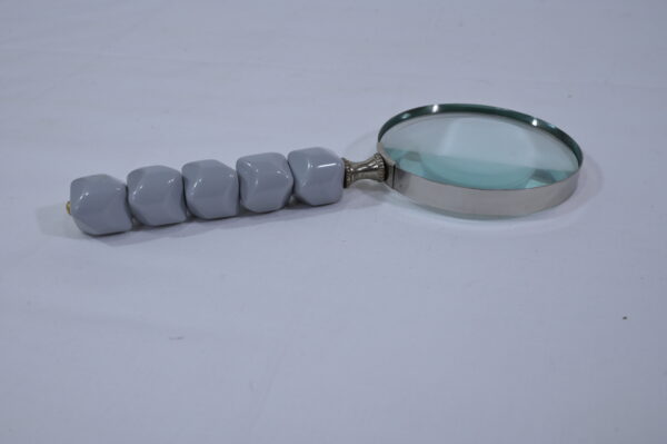 Multi-Color Resin Bead Style Magnifier