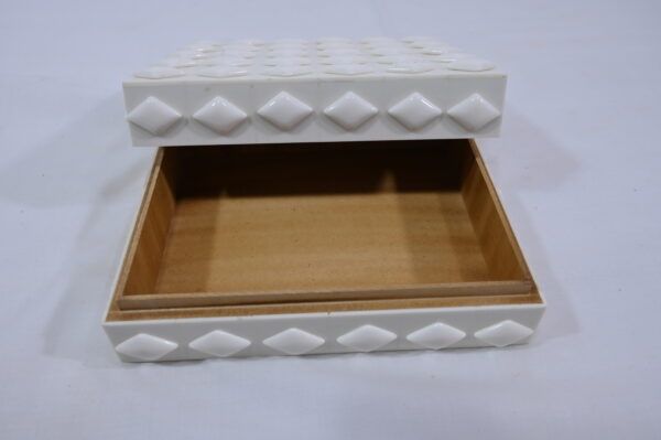 White Natural Triangle Texture Inlay Wooden Box